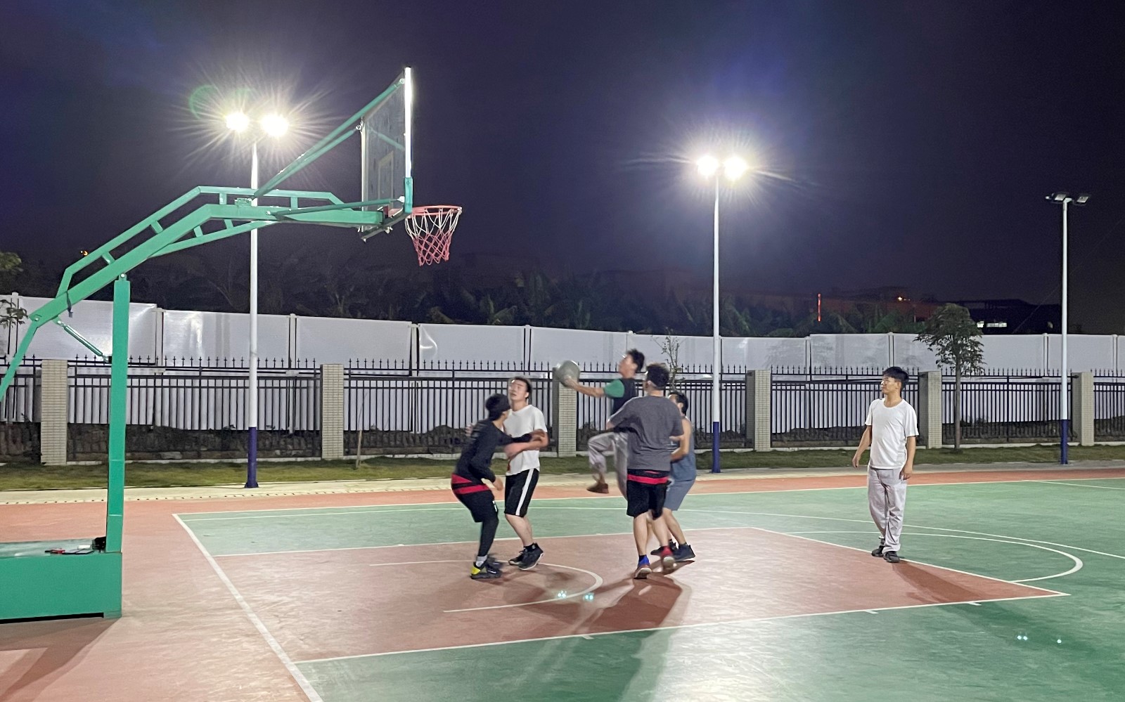 篮球场娱乐00.jpg