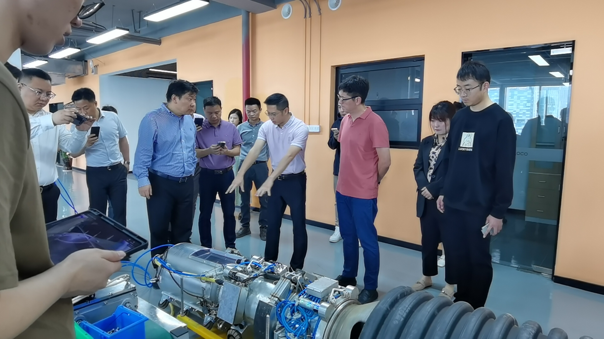 图4  参观南京安透可智能系统有限公司研发中心和技术交流.jpg