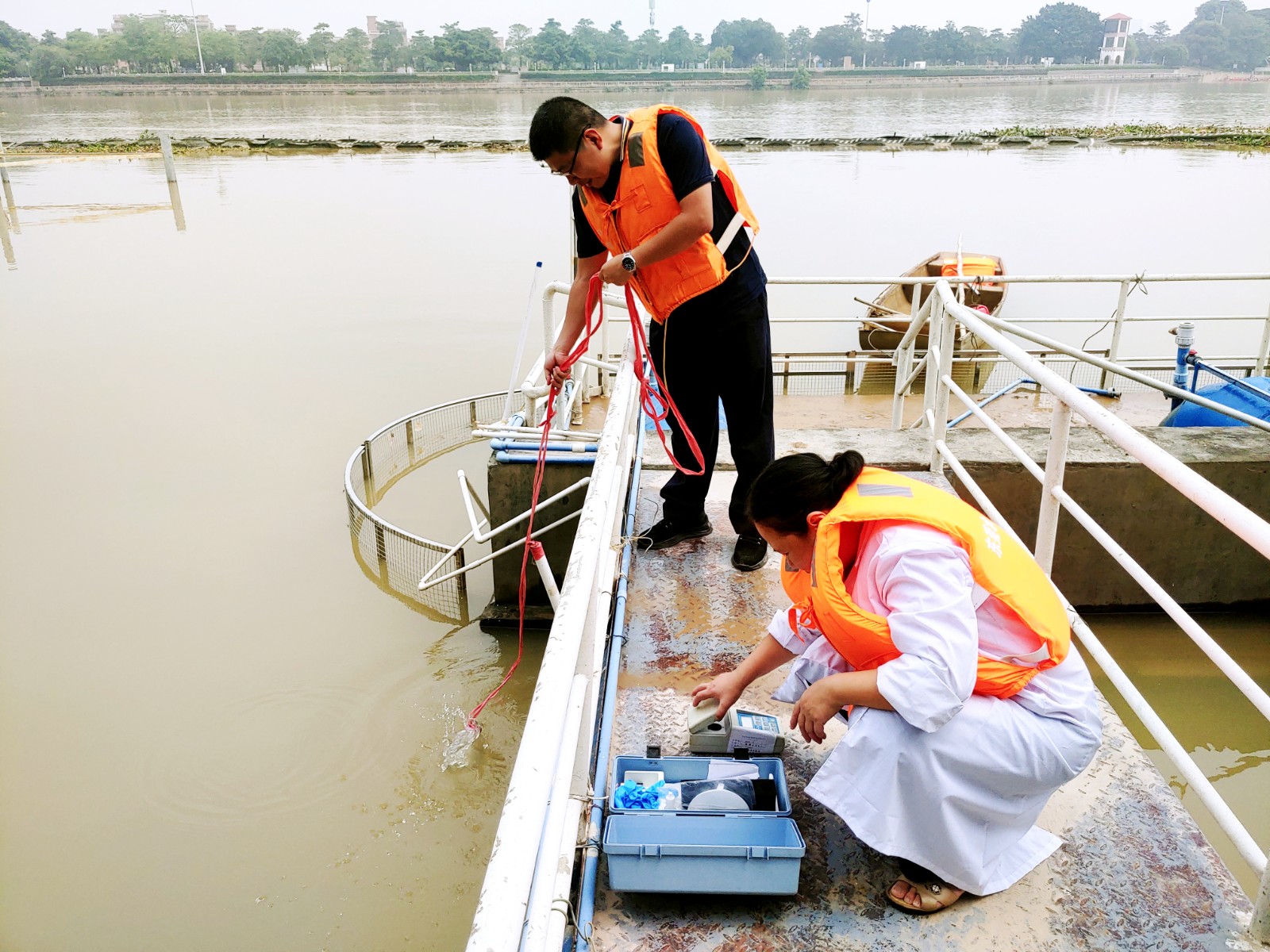 做好水质监测工作 (2).jpg