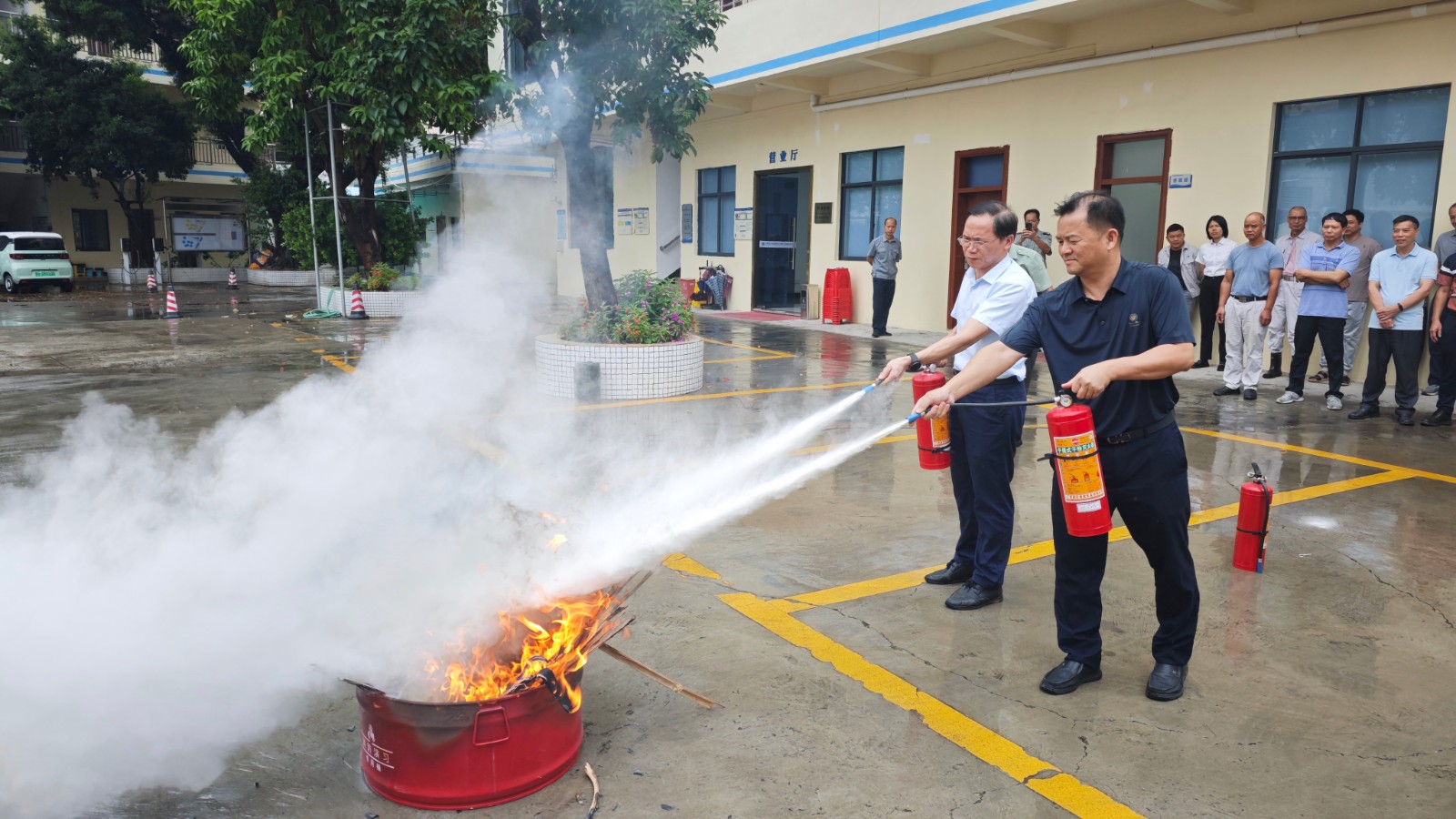 开展消防应急演练 (1).jpg